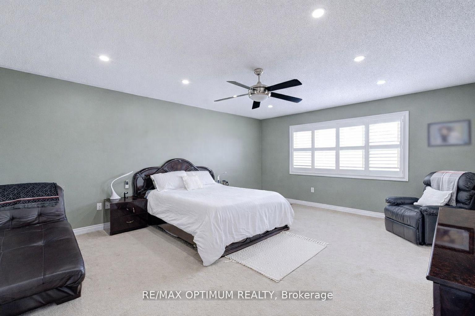 Detached House for sale at 9 Ballyhaise Crescent, Brampton, Ontario, L6X 0Y2 - Credit Valley - MLS: W12995634