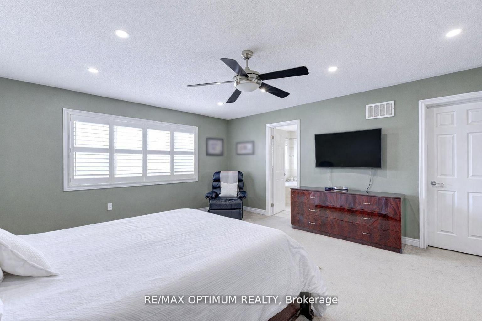 Detached House for sale at 9 Ballyhaise Crescent, Brampton, Ontario, L6X 0Y2 - Credit Valley - MLS: W12995634