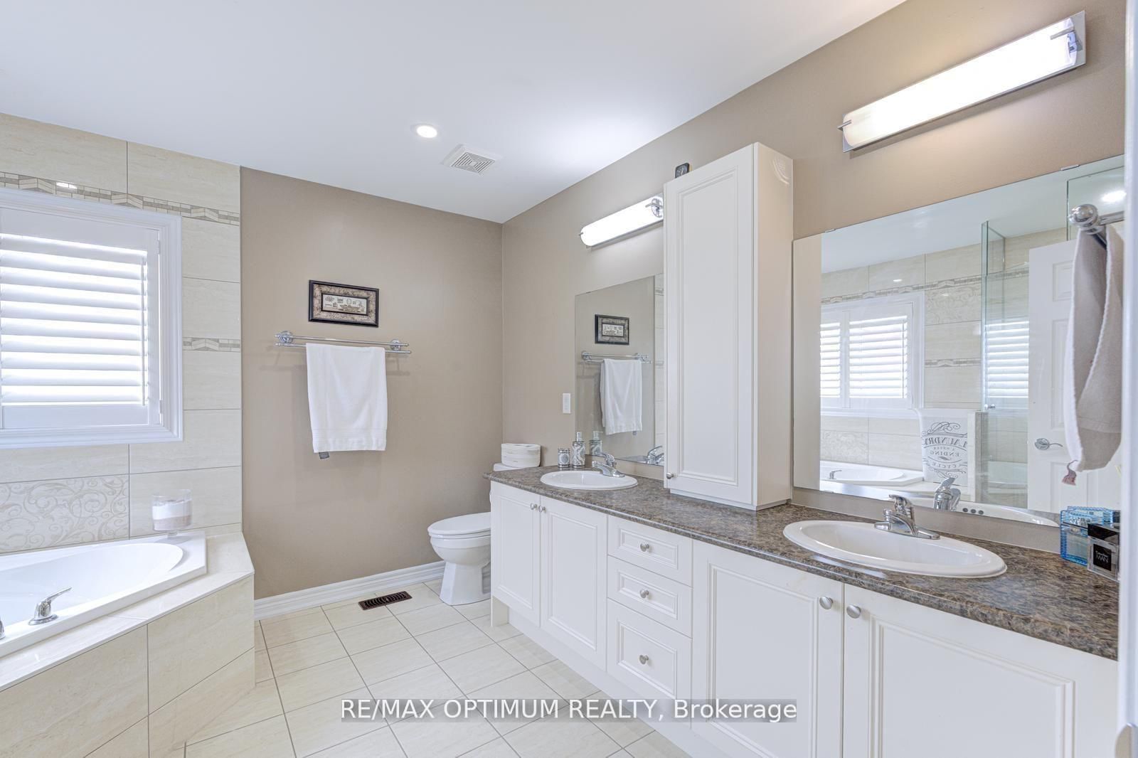 Detached House for sale at 9 Ballyhaise Crescent, Brampton, Ontario, L6X 0Y2 - Credit Valley - MLS: W12995634