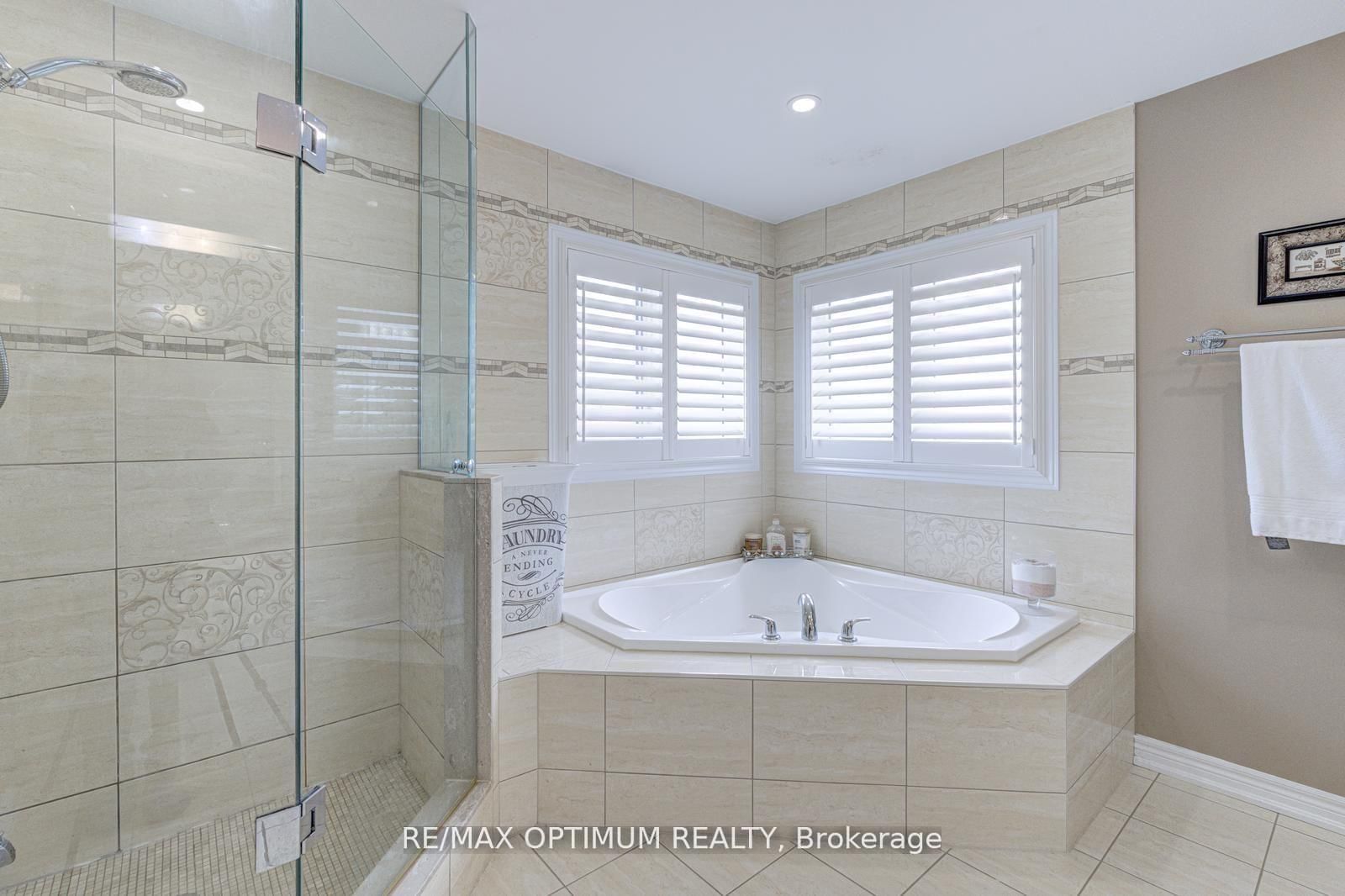 Detached House for sale at 9 Ballyhaise Crescent, Brampton, Ontario, L6X 0Y2 - Credit Valley - MLS: W12995634