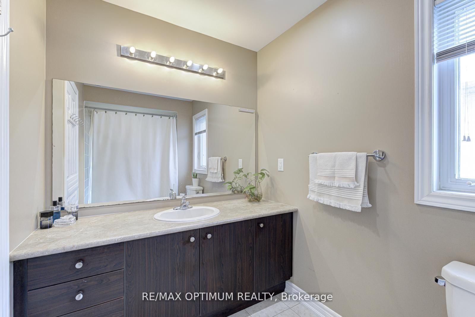 Detached House for sale at 9 Ballyhaise Crescent, Brampton, Ontario, L6X 0Y2 - Credit Valley - MLS: W12995634