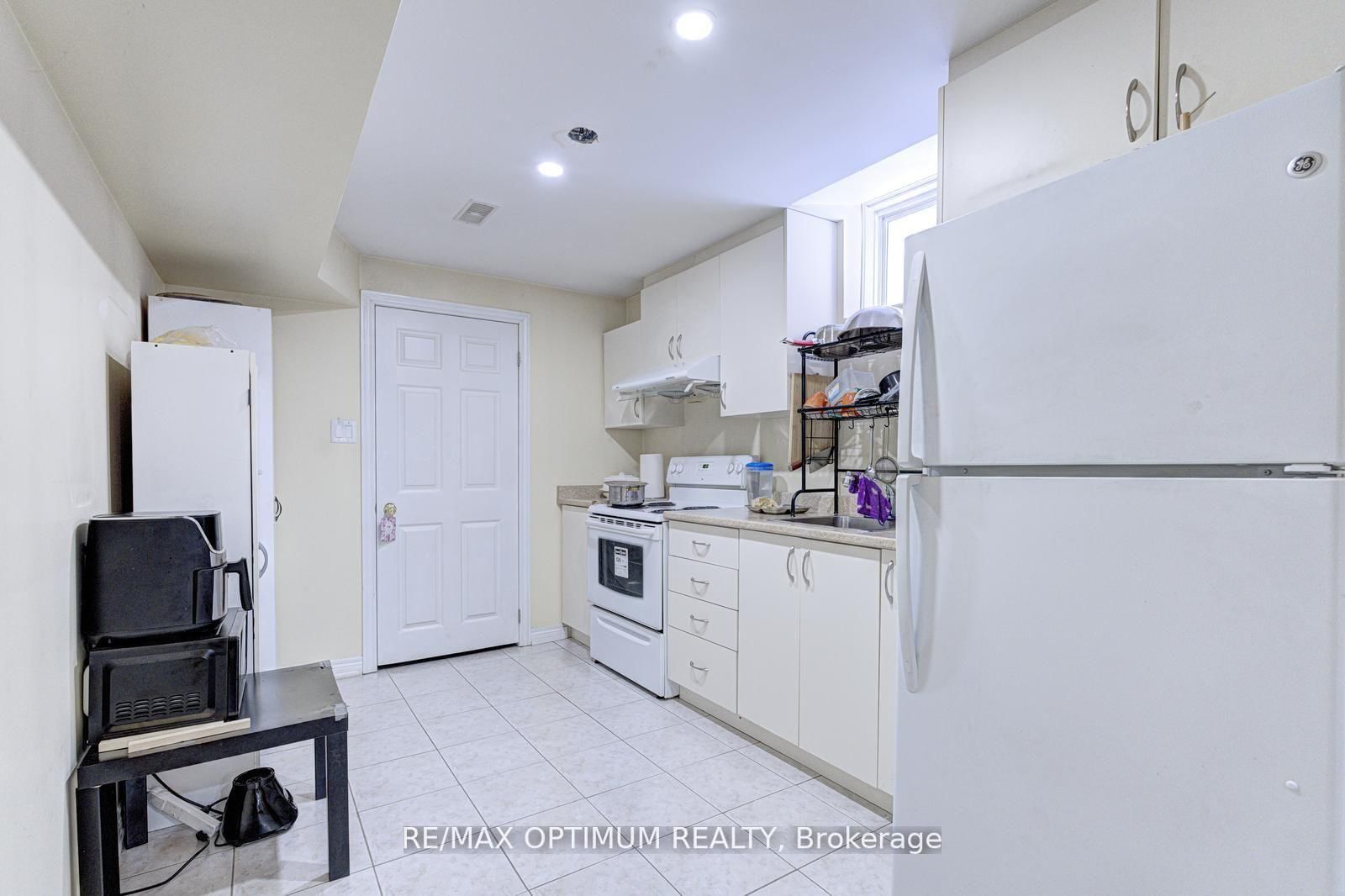 Detached House for sale at 9 Ballyhaise Crescent, Brampton, Ontario, L6X 0Y2 - Credit Valley - MLS: W12995634