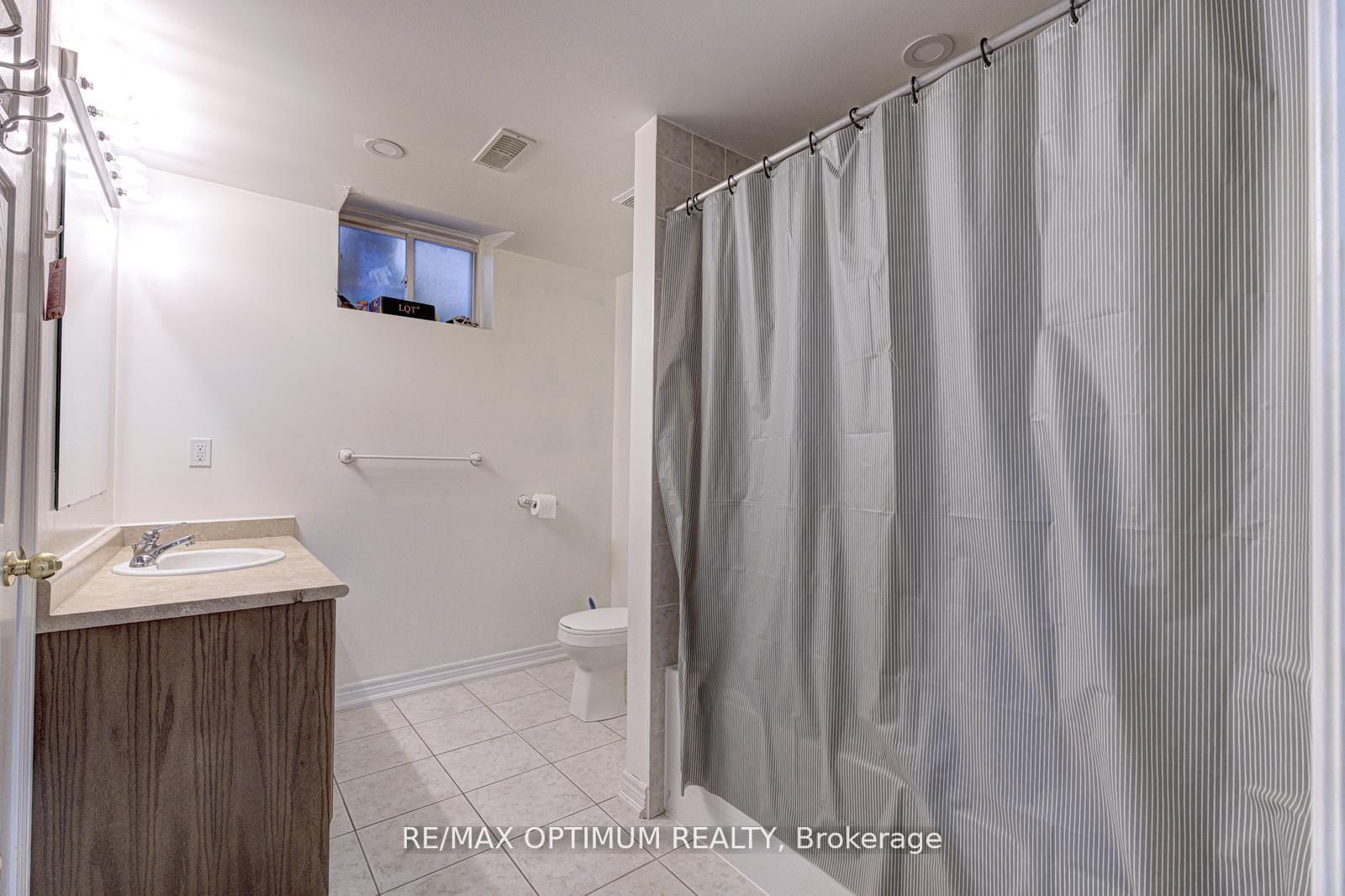 Detached House for sale at 9 Ballyhaise Crescent, Brampton, Ontario, L6X 0Y2 - Credit Valley - MLS: W12995634