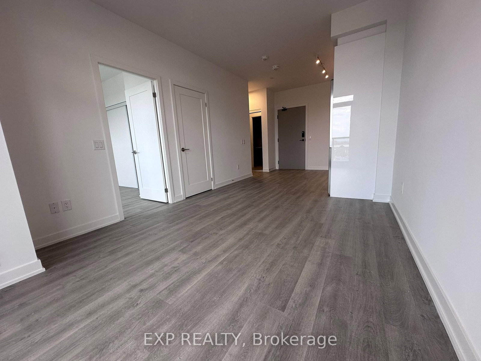 5105 hurontario Street, Unit 628 - Photo 7