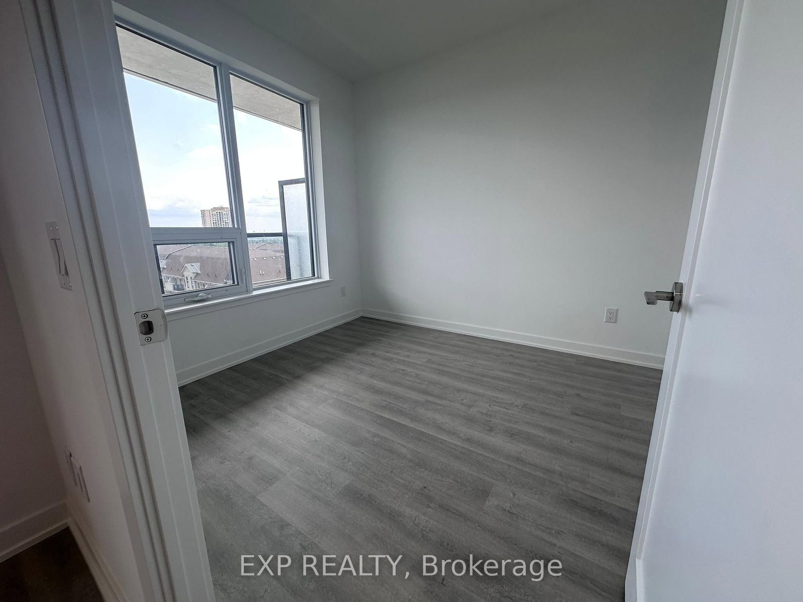 5105 hurontario Street, Unit 628 - Photo 9