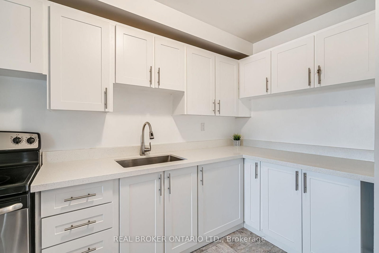 9 Princess Street, Unit 304 - Photo 8