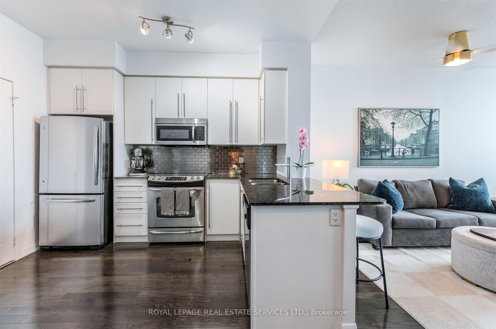 215 Sherway Gardens Road, Unit PH101 - Photo 3