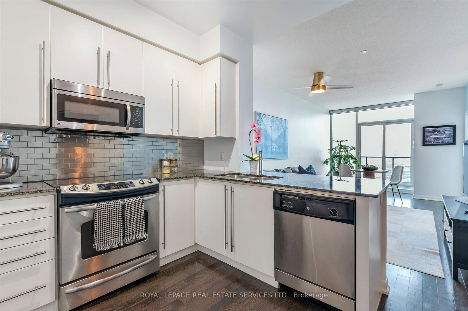 215 Sherway Gardens Road, Unit PH101 - Photo 5