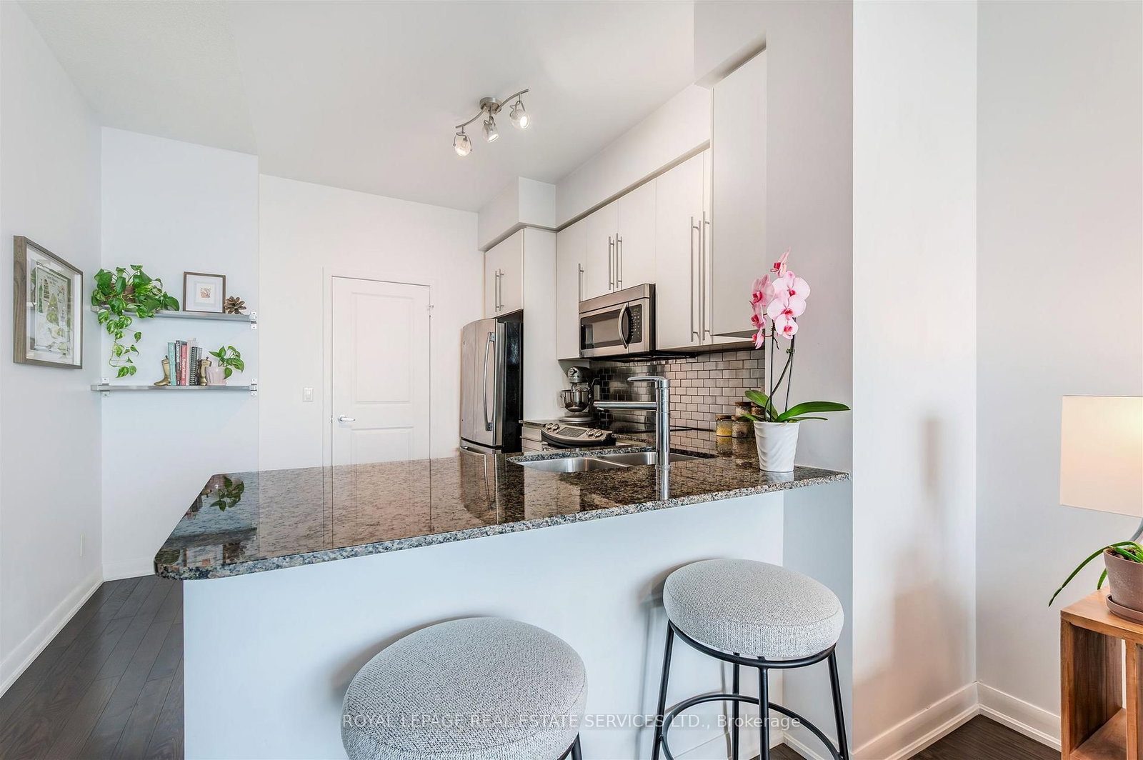 215 Sherway Gardens Road, Unit PH101 - Photo 6