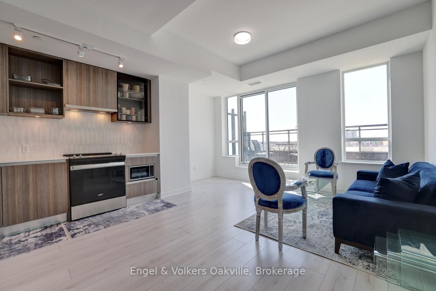 405 Dundas Street W, Unit 307 - Photo 10