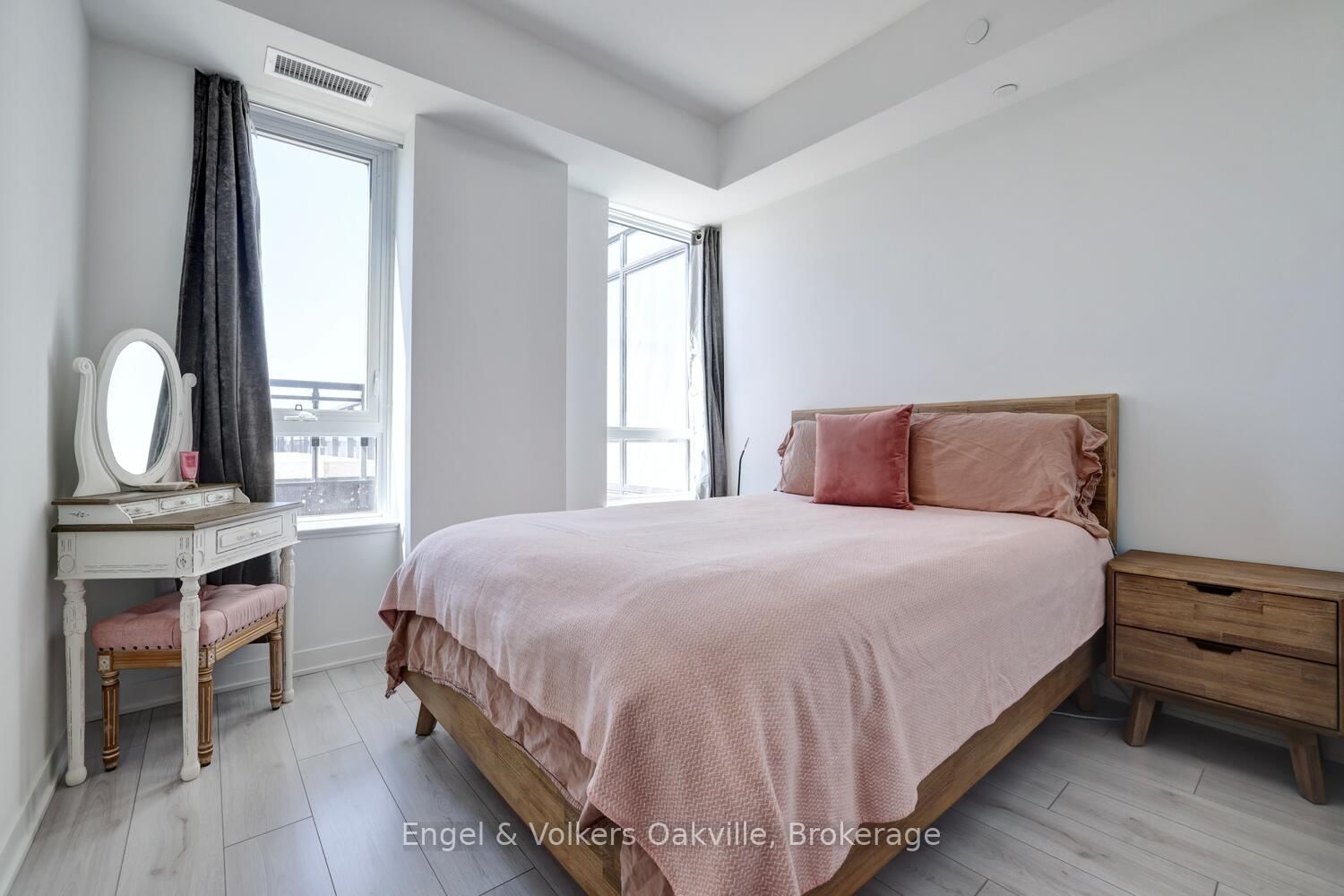 405 Dundas Street W, Unit 307 - Photo 16