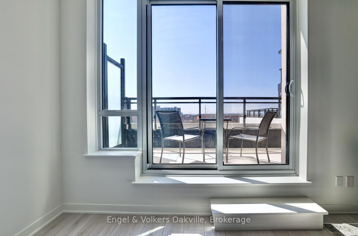 405 Dundas Street W, Unit 307 - Photo 24