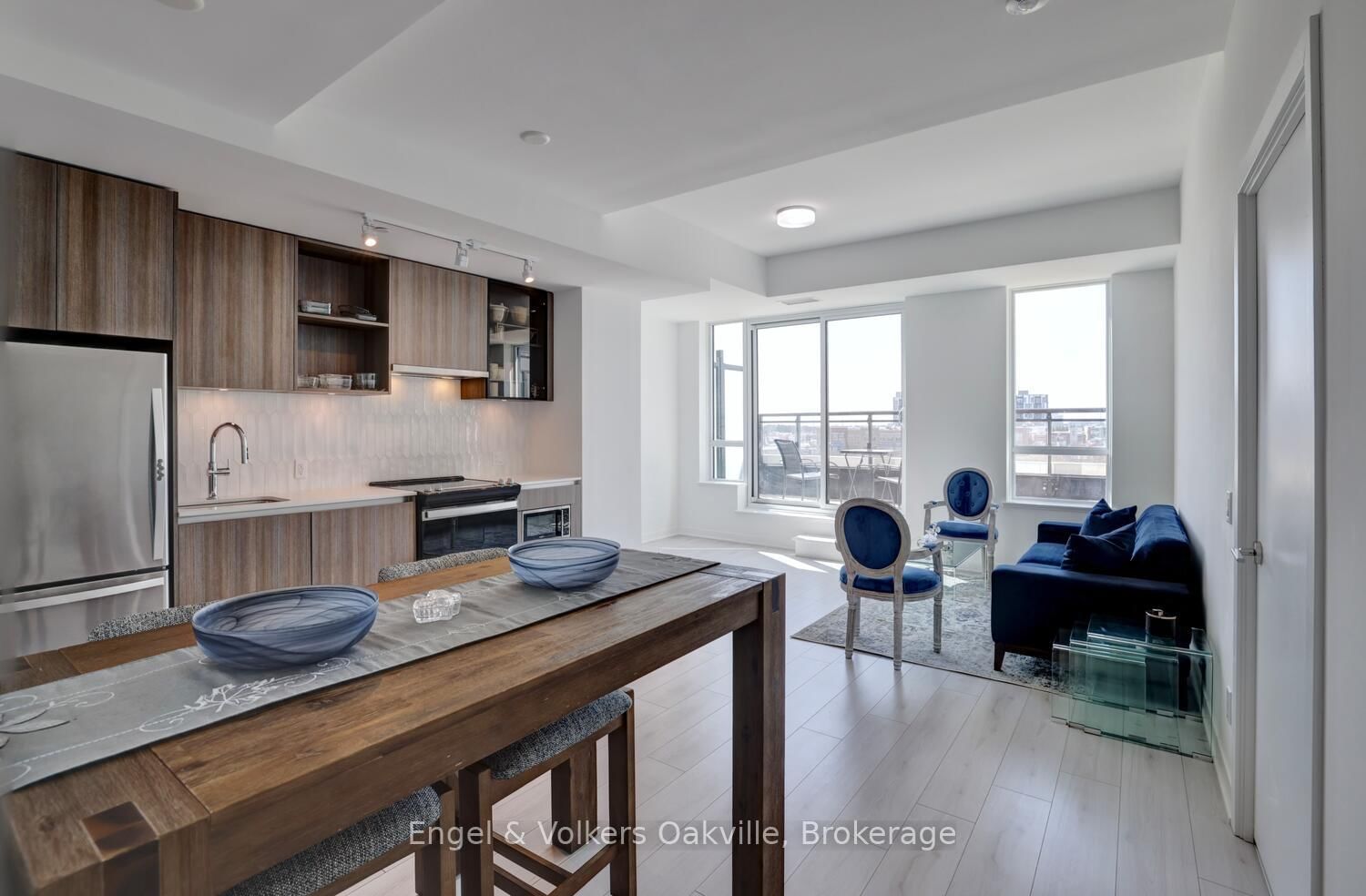 405 Dundas Street W, Unit 307 - Photo 9