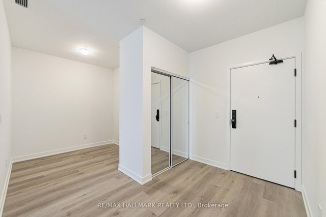 409 - 2075 Lakeshore Road S N