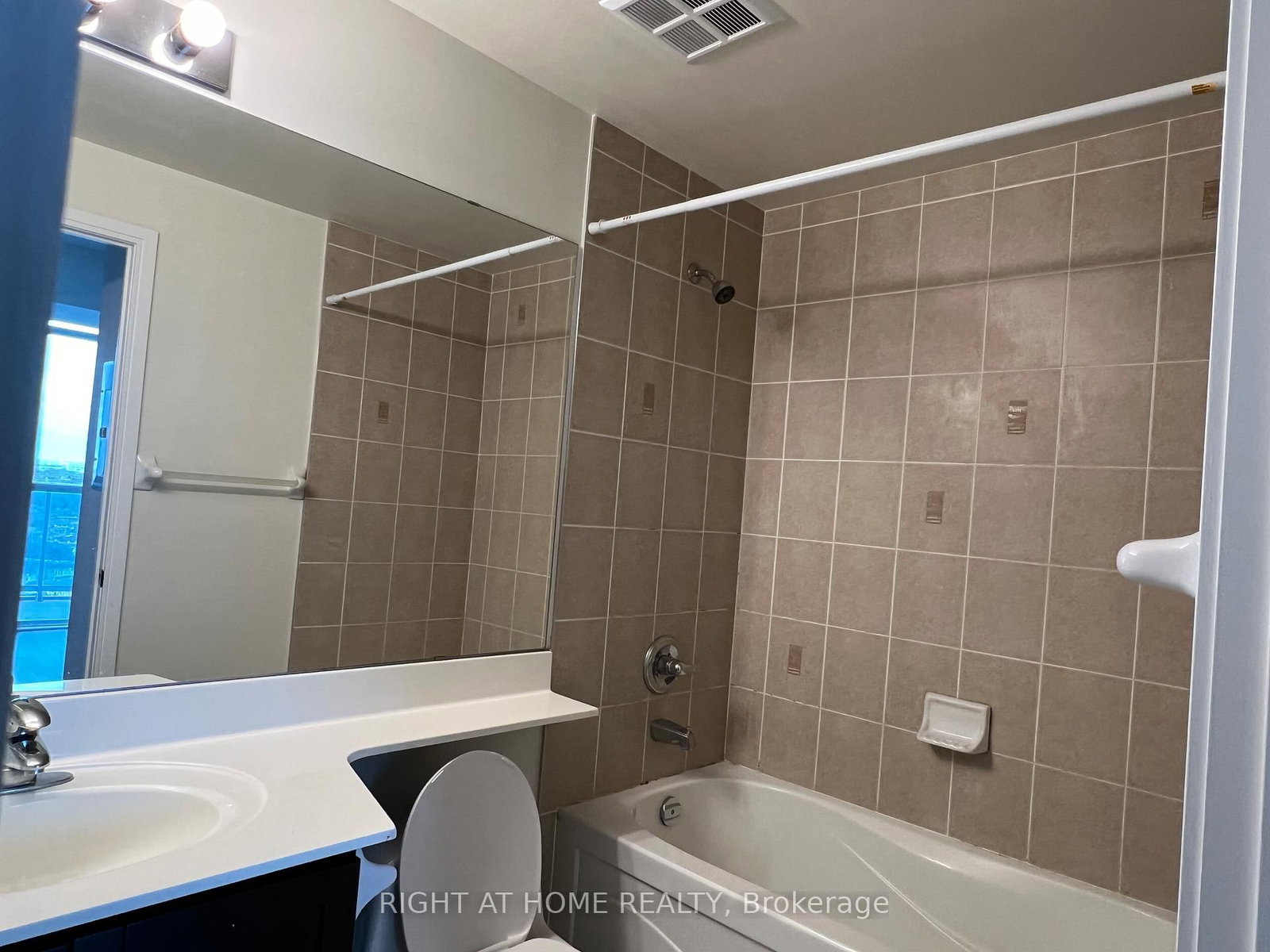 80 Absolute Avenue, Unit 2101 - Photo 11