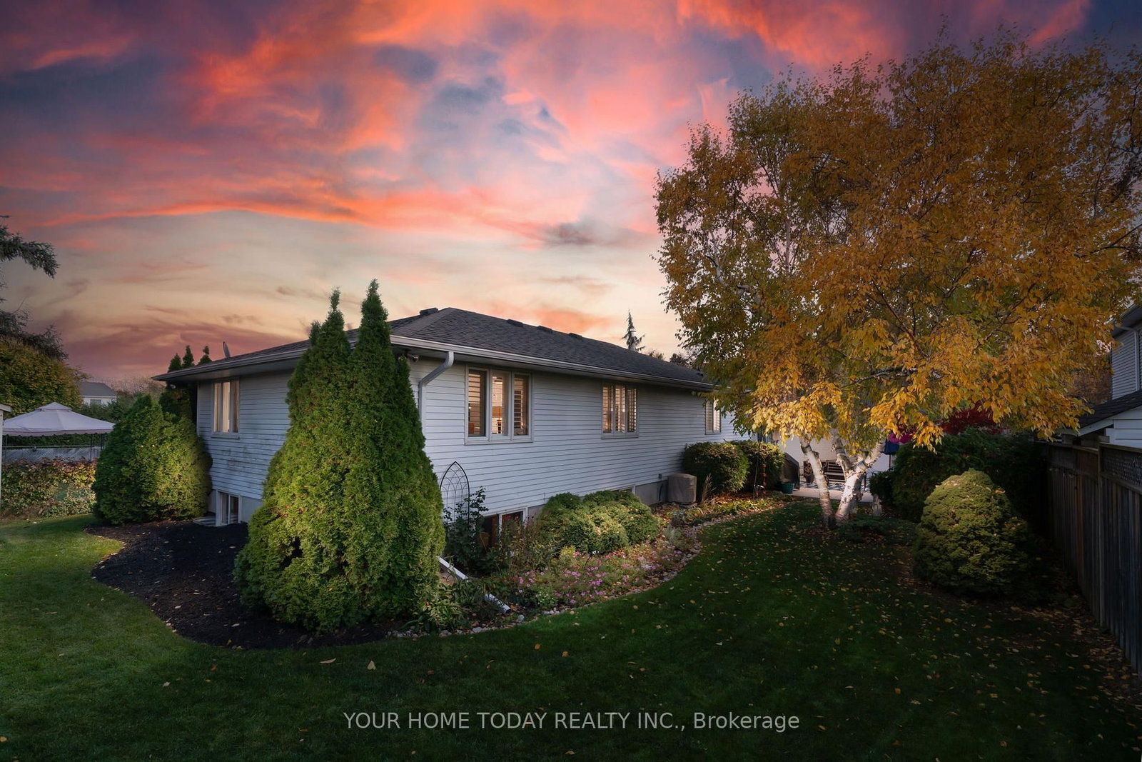 Detached House for sale at 31 Chelvin Drive, Halton Hills, Ontario, L7G 4P8 - Georgetown - MLS: W12996236