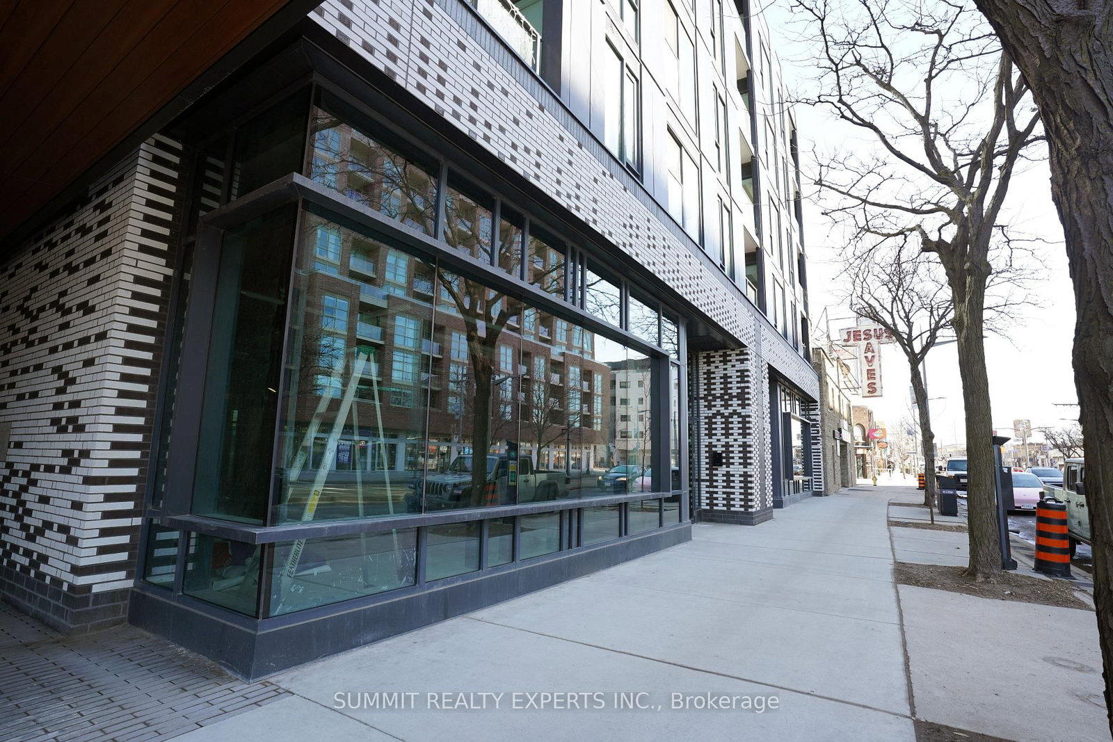 1806 St. Clair Avenue W - Photo 2