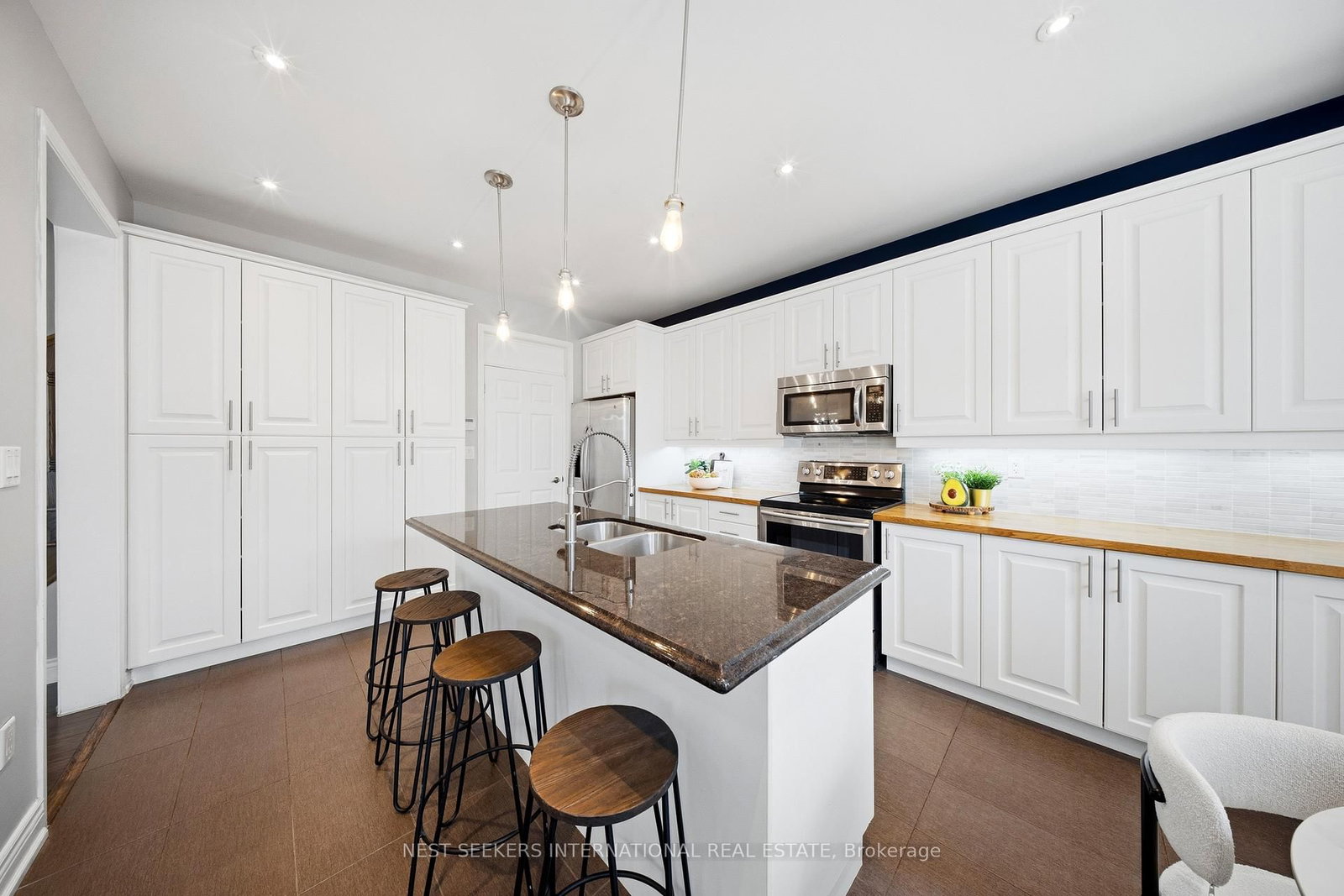 Detached House for sale at 846 Savoline Boulevard, Milton, Ontario, L9T 0Z1 - Harrison - MLS: W12996332