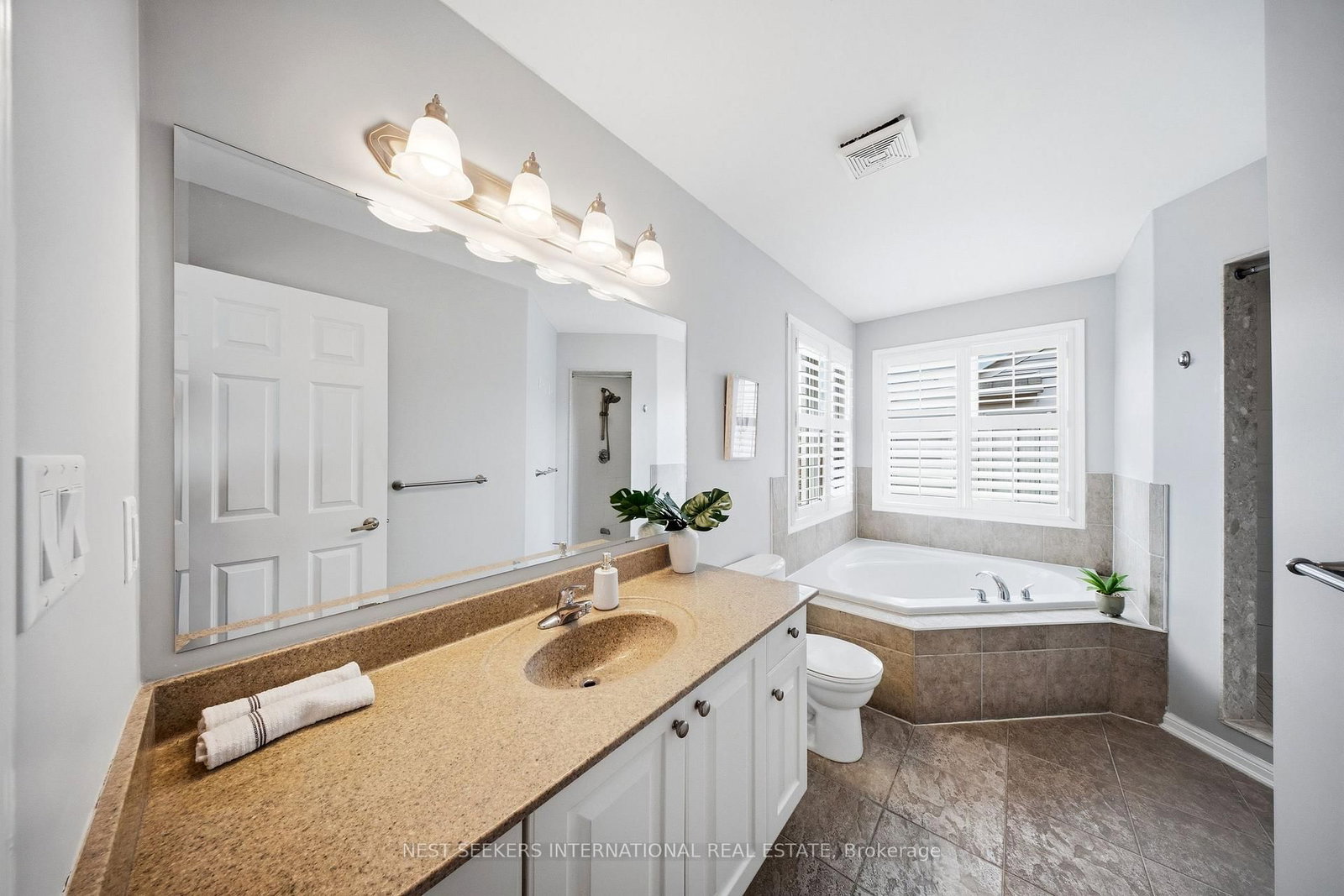 Detached House for sale at 846 Savoline Boulevard, Milton, Ontario, L9T 0Z1 - Harrison - MLS: W12996332