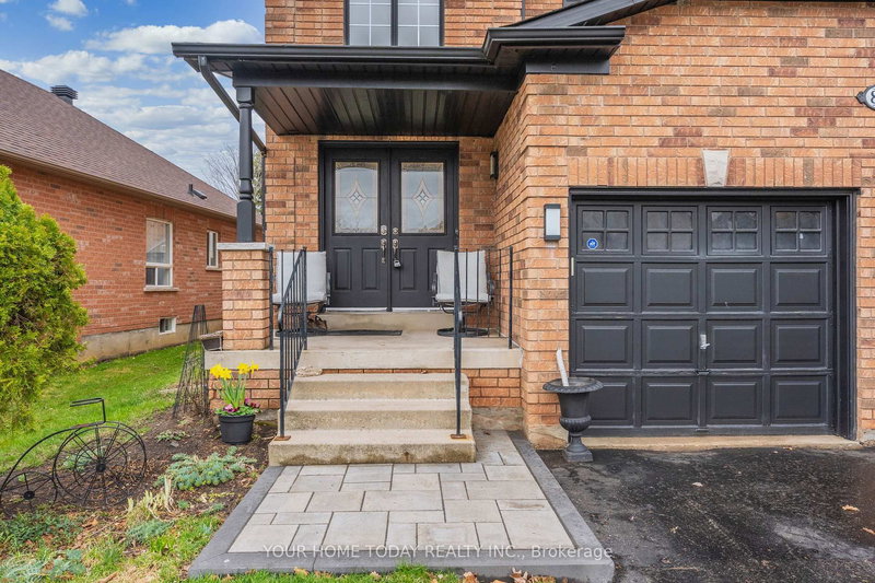 83 Atwood Ave, Halton Hills, L7G 6C5 | Image 2