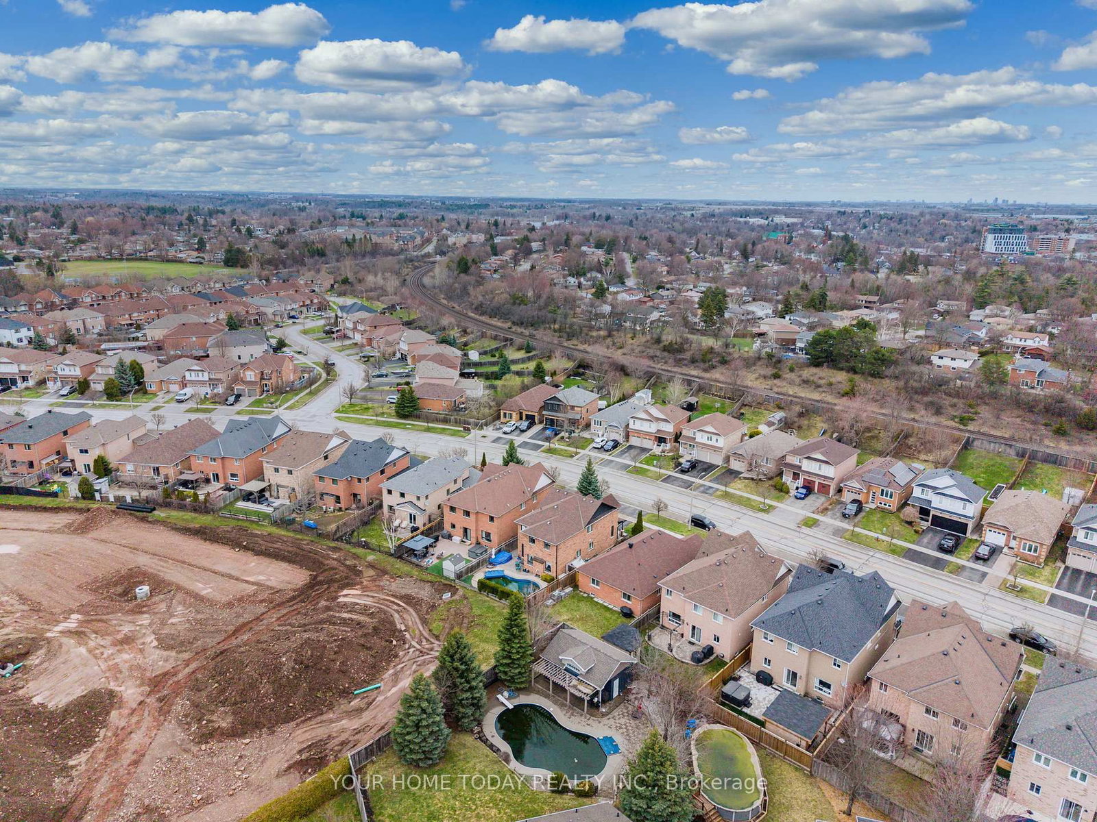 Detached House for sale at 83 Atwood Avenue, Halton Hills, Ontario, L7G 6C5 - Georgetown - MLS: W12996350