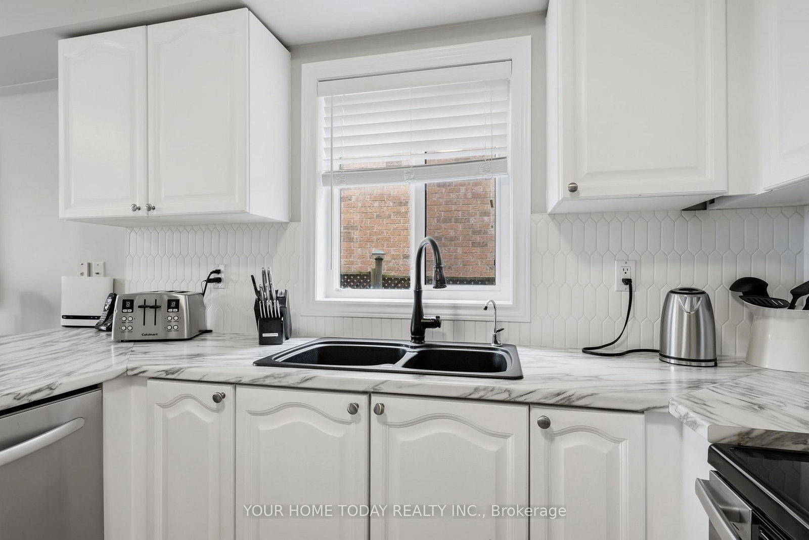 Detached House for sale at 83 Atwood Avenue, Halton Hills, Ontario, L7G 6C5 - Georgetown - MLS: W12996350