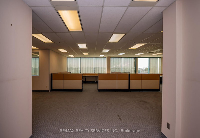 305 - 989 Derry Rd, Mississauga, L5T 2J8 | Image 2