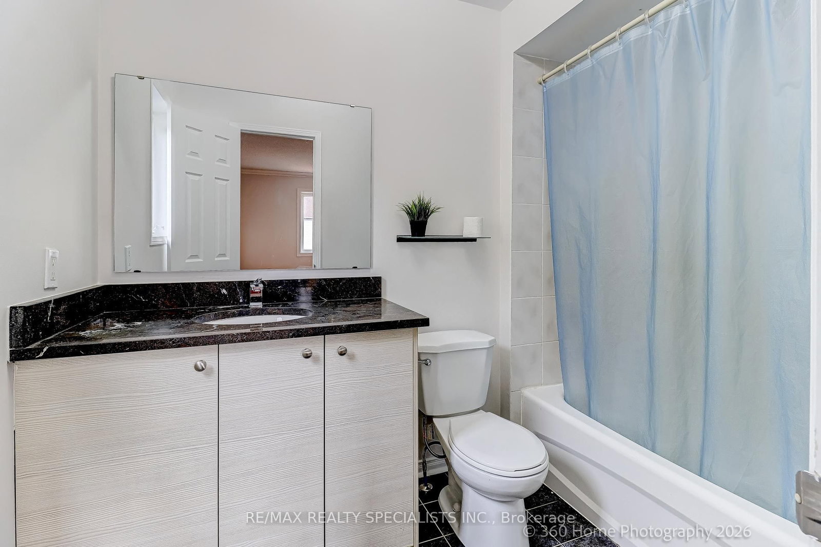 Townhouse for sale at 233 Sherwood Road, Milton, Ontario, L9T 7C1 - Dempsey - MLS: W12996500