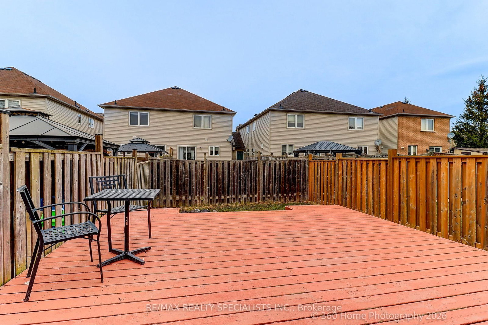 Townhouse for sale at 233 Sherwood Road, Milton, Ontario, L9T 7C1 - Dempsey - MLS: W12996500