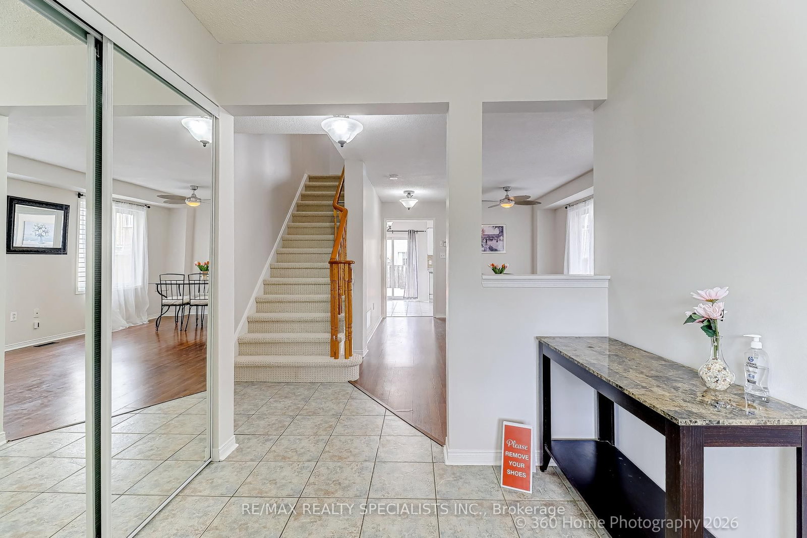 Townhouse for sale at 233 Sherwood Road, Milton, Ontario, L9T 7C1 - Dempsey - MLS: W12996500