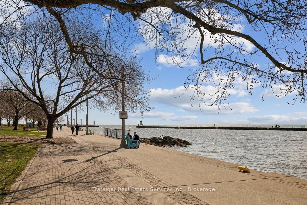 11 Bronte Road, Unit 327 - Photo 40