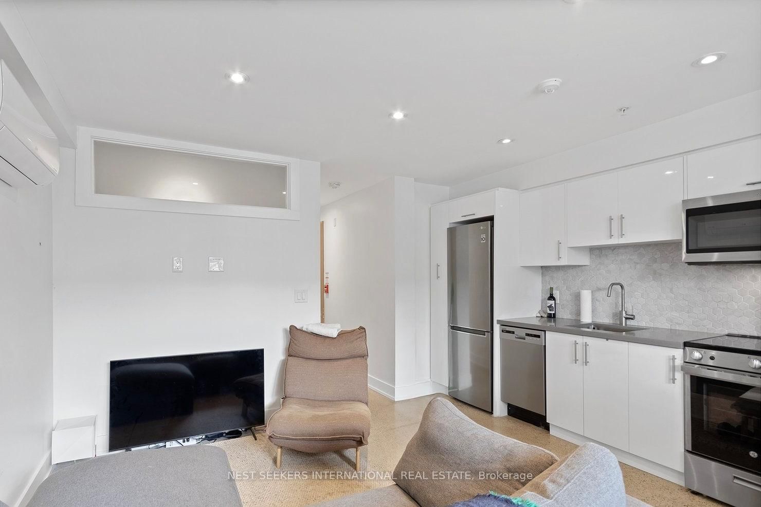 1555 Bloor Street W, Unit 5 - Photo 3