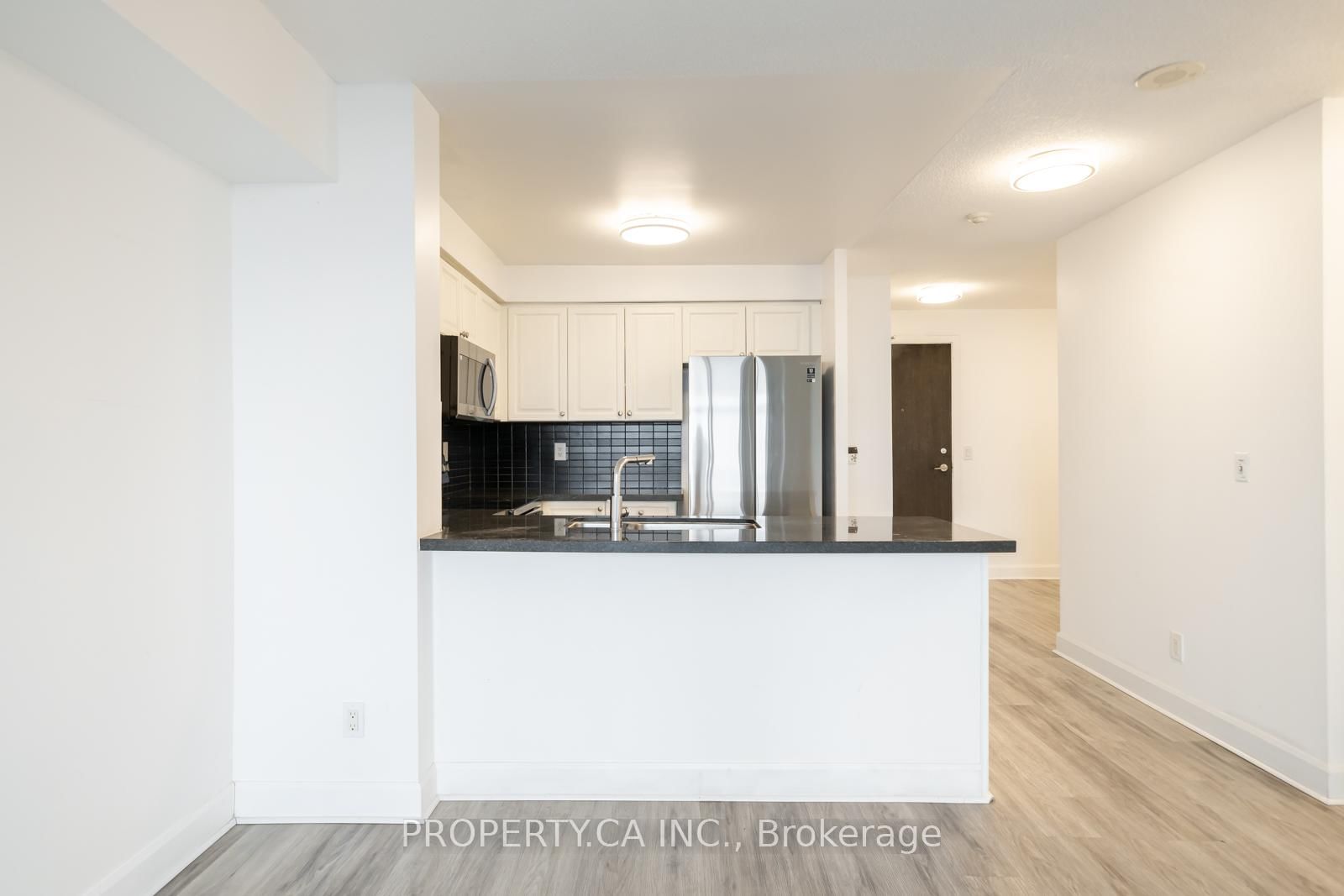 3 Michael Power Place, Unit LPH06 - Photo 3