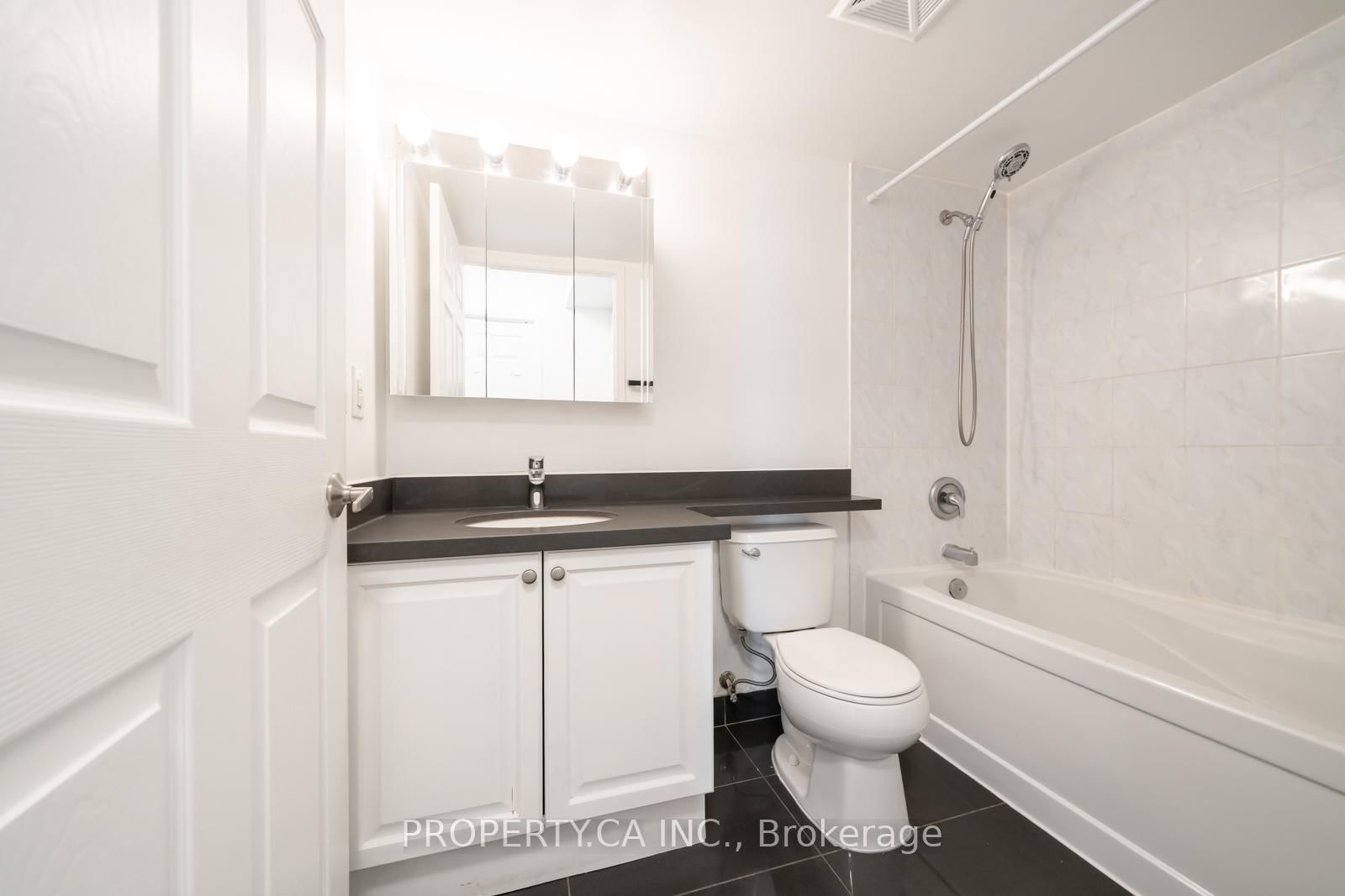 3 Michael Power Place, Unit LPH06 - Photo 8