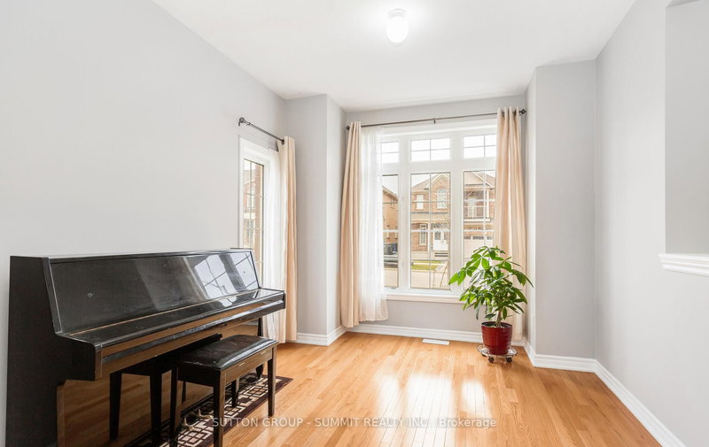 10 Elmcrest Dr, Brampton, L6Y 5T7 | Image 3