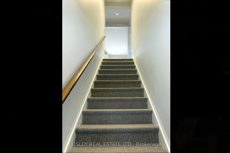 9 Indian Valley Cres, Toronto, M6R 1Y5 | Image 2