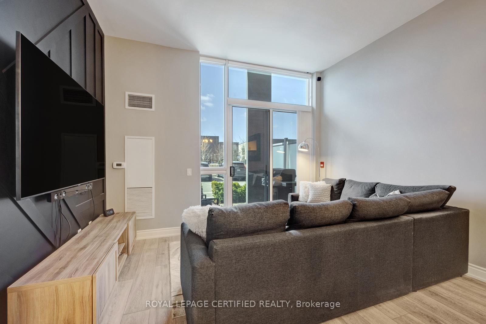 Condo for sale at 114-1050 Main Street, Milton, Ontario, L9T 9M3 - Dempsey - MLS: W12996782