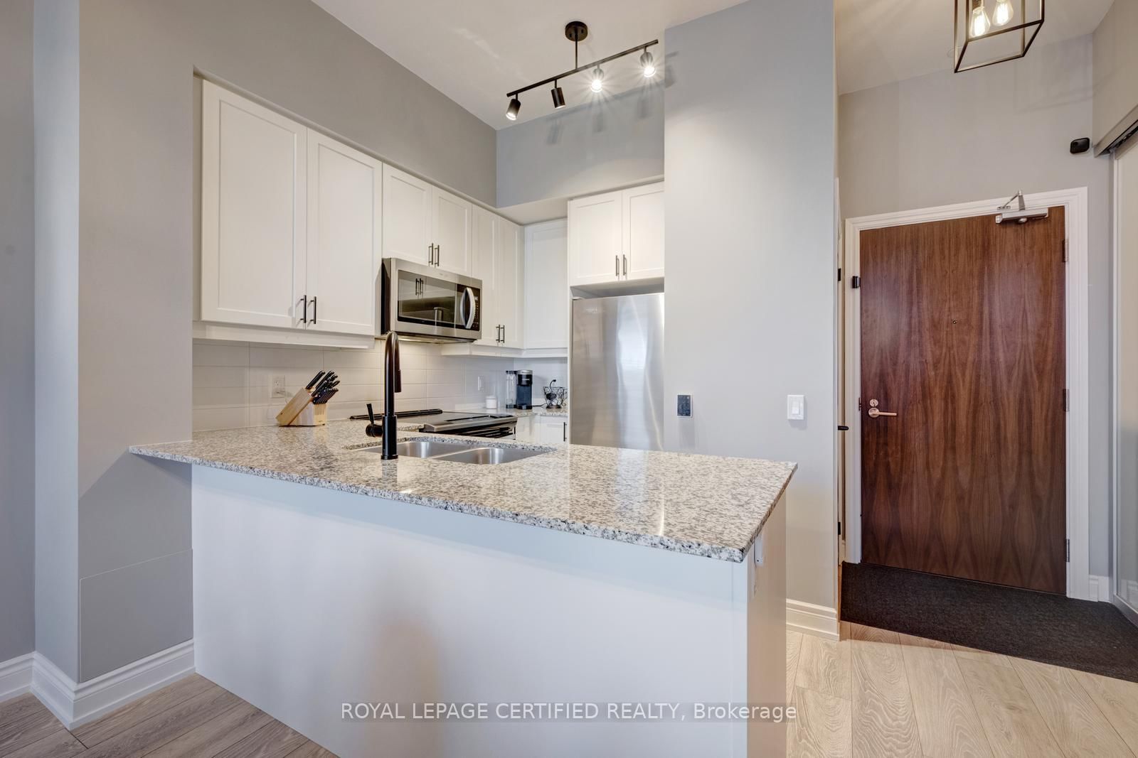 Condo for sale at 114-1050 Main Street, Milton, Ontario, L9T 9M3 - Dempsey - MLS: W12996782