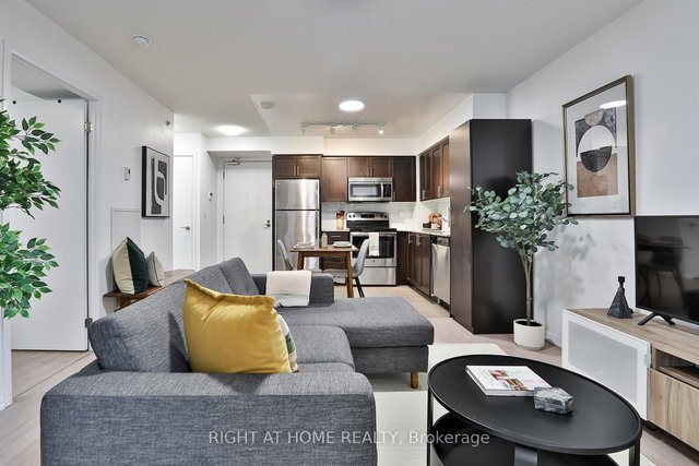 335 - 830 Lawrence Avenue W