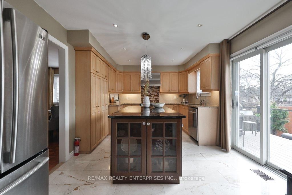 3022 Dalehurst Mississauga,ON L5N 6M8 — Photo 10