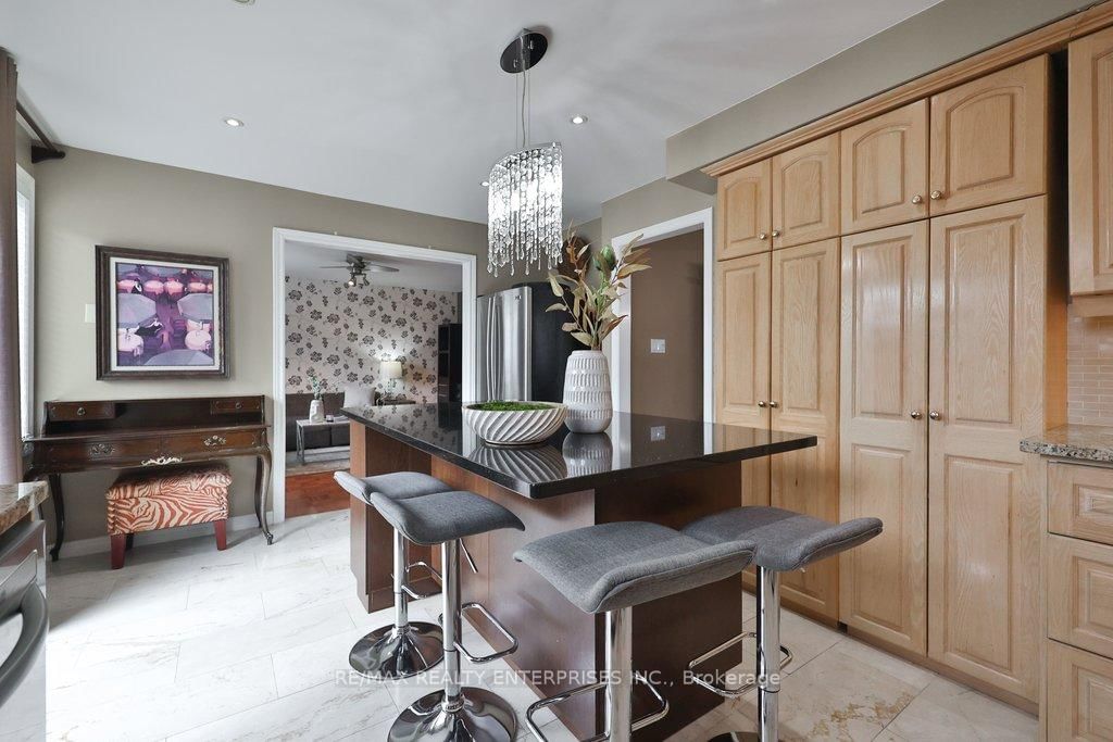3022 Dalehurst Mississauga,ON L5N 6M8 — Photo 12