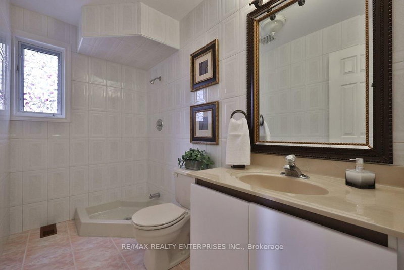 3022 Dalehurst Mississauga,ON L5N 6M8 — Photo 15