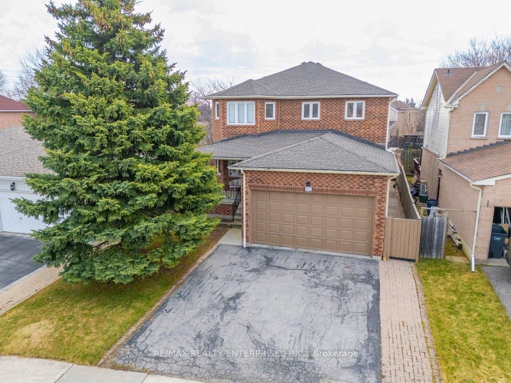 3022 Dalehurst Mississauga,ON L5N 6M8 — Photo 2