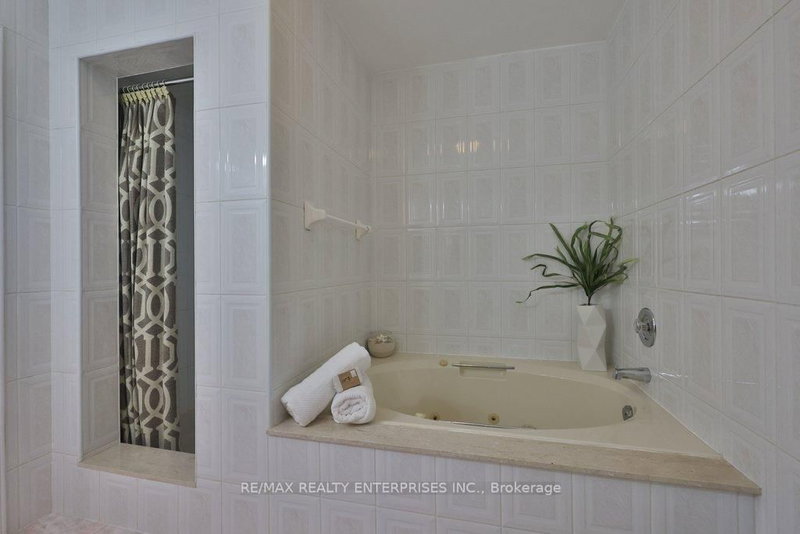 3022 Dalehurst Mississauga,ON L5N 6M8 — Photo 20