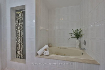 3022 Dalehurst Mississauga,ON L5N 6M8 — Photo 20