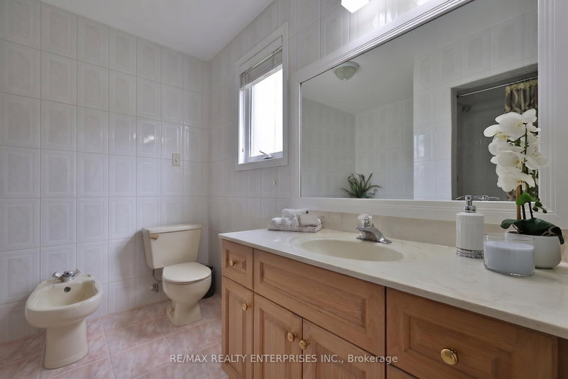3022 Dalehurst Mississauga,ON L5N 6M8 — Photo 21