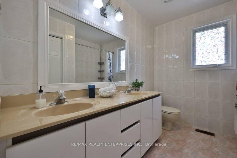3022 Dalehurst Mississauga,ON L5N 6M8 — Photo 25