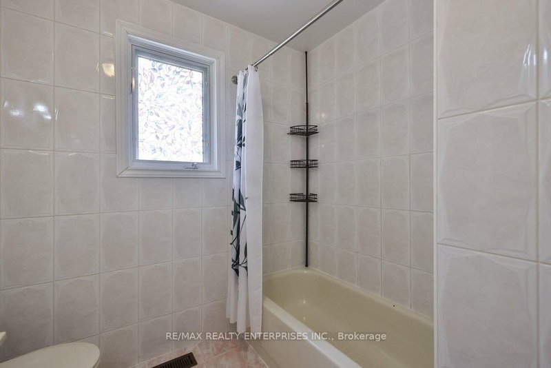 3022 Dalehurst Mississauga,ON L5N 6M8 — Photo 26