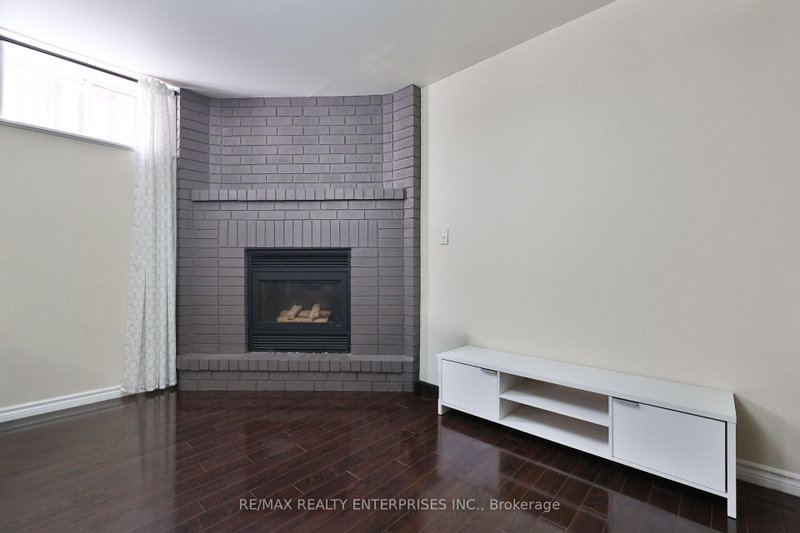 3022 Dalehurst Mississauga,ON L5N 6M8 — Photo 32