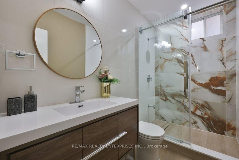3022 Dalehurst Mississauga,ON L5N 6M8 — Photo 36